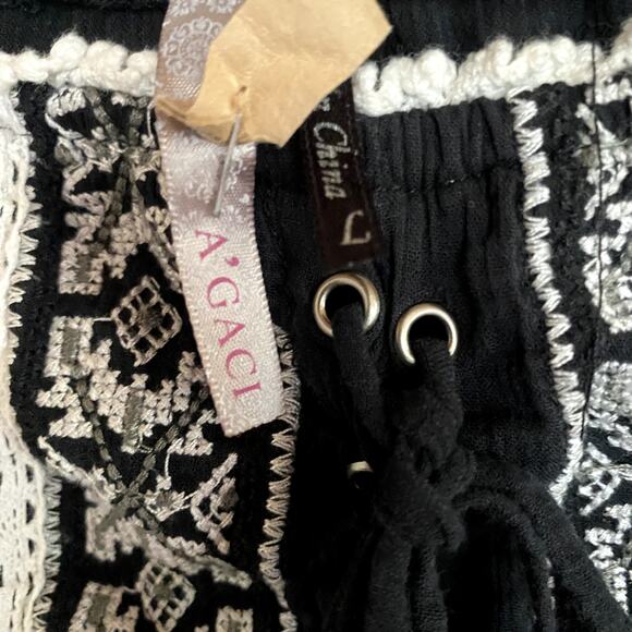 A'Gaci Black and Crochet tunic top size Large - Picture 4 of 6